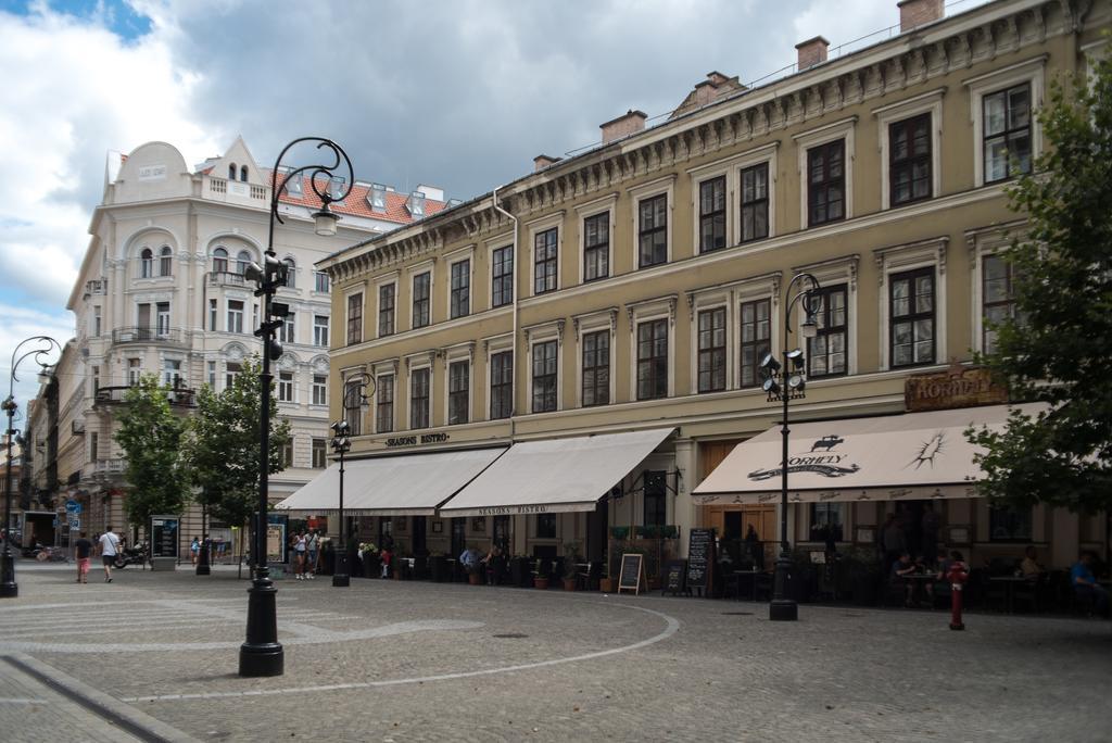 Inviting Flat In The Heart Of Town Apartment Будапеща Екстериор снимка