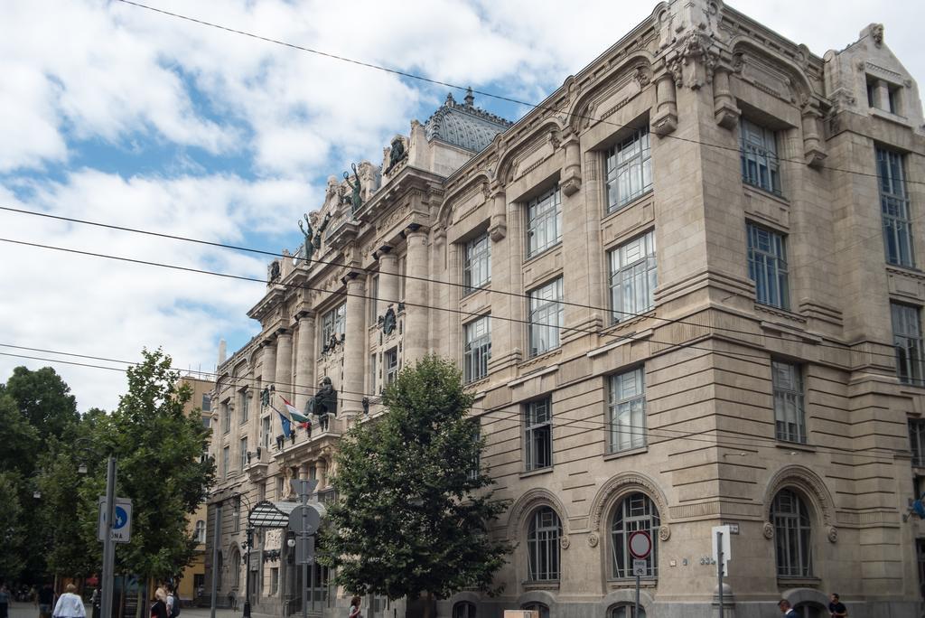 Inviting Flat In The Heart Of Town Apartment Будапеща Екстериор снимка