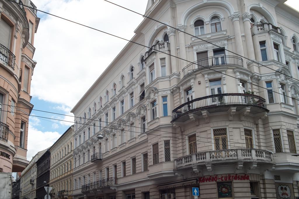 Inviting Flat In The Heart Of Town Apartment Будапеща Екстериор снимка
