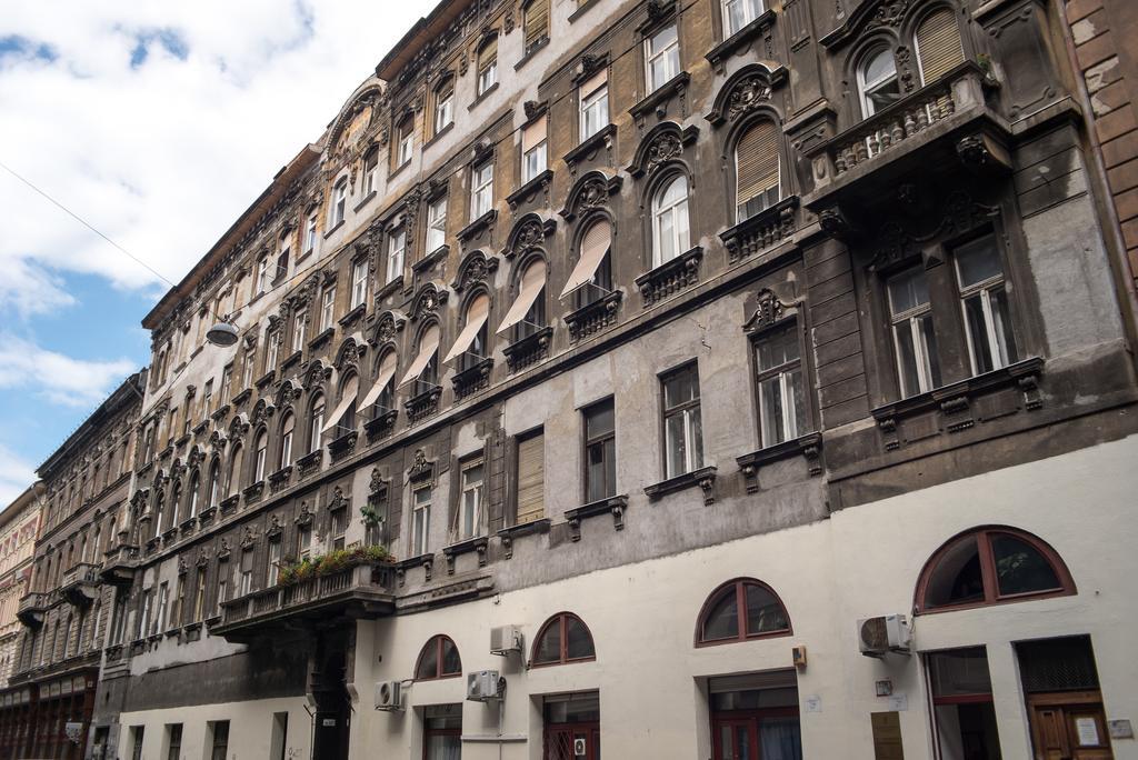 Inviting Flat In The Heart Of Town Apartment Будапеща Екстериор снимка