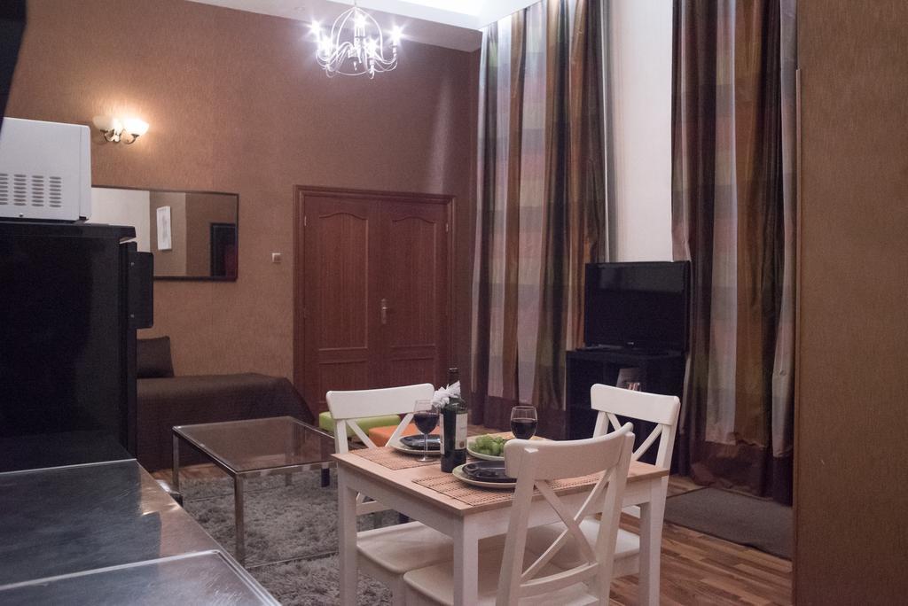 Inviting Flat In The Heart Of Town Apartment Будапеща Екстериор снимка