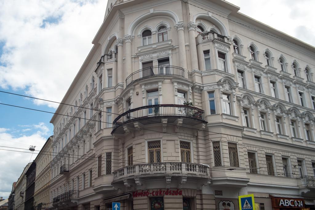 Inviting Flat In The Heart Of Town Apartment Будапеща Екстериор снимка